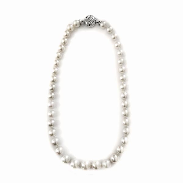 Necklace in pearls, white gold and diamonds