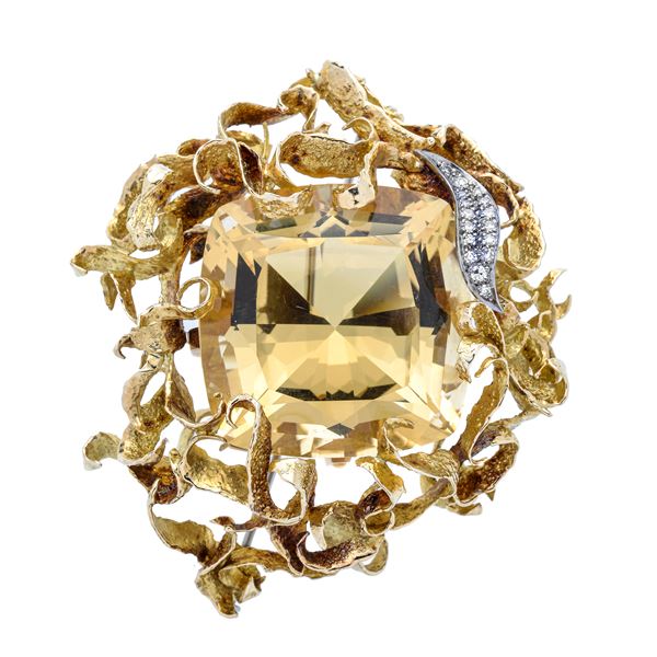 Particular brooch in yellow gold, white gold, diamonds and citrine quartz