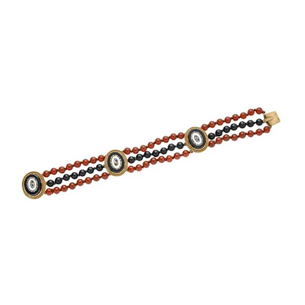 Bracelet in yellow gold, carnelian, onyx and micromosaic