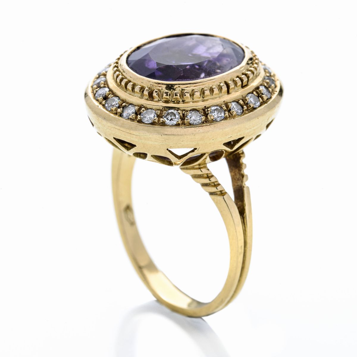 Anello in oro giallo, diamanti e ametista
