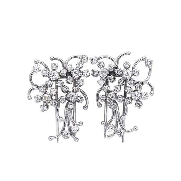 Pair of clips in platinum and diamonds