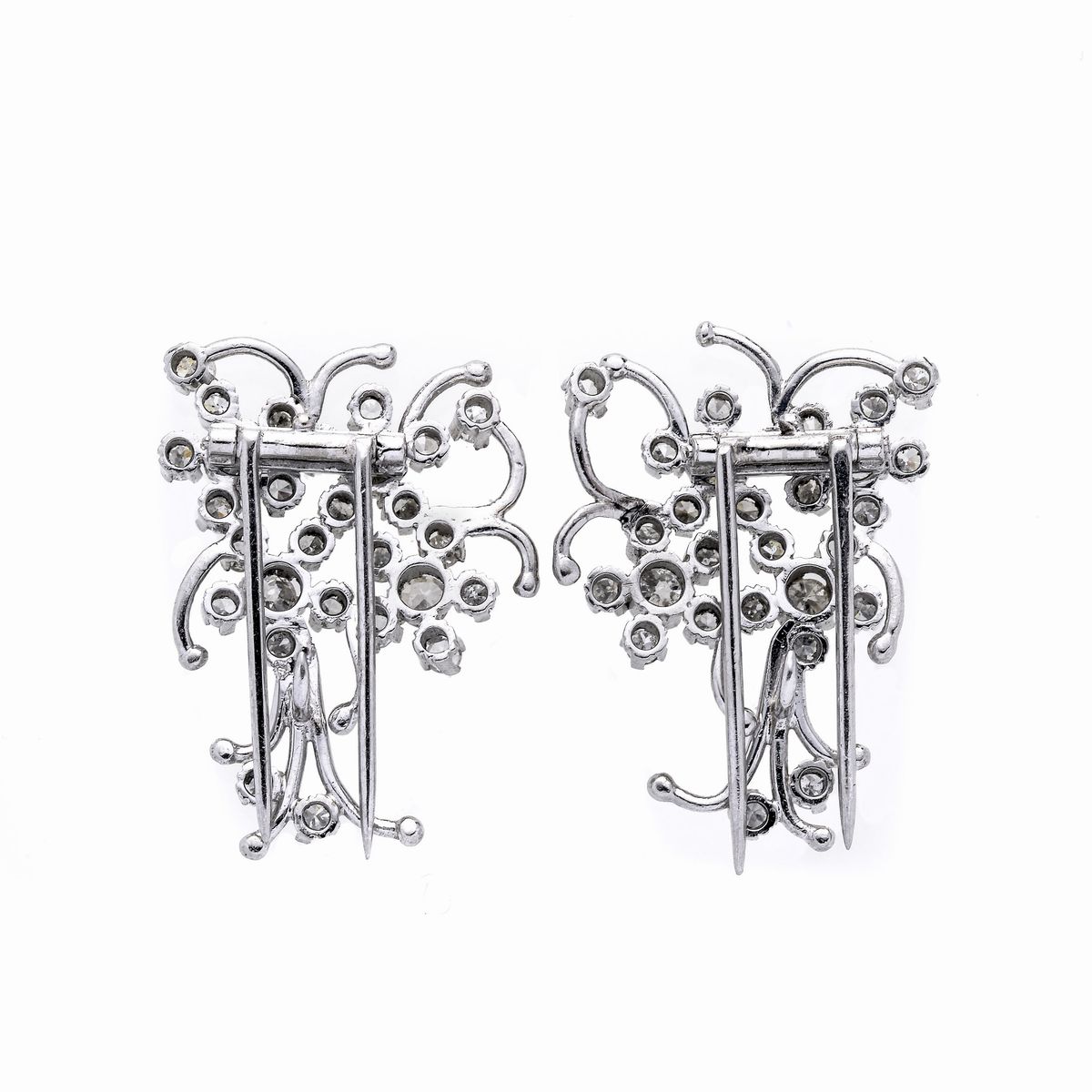 Coppia di clips in platino e diamanti