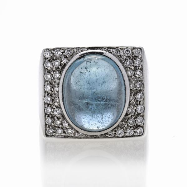 Shield ring in white gold, diamonds and aquamarine