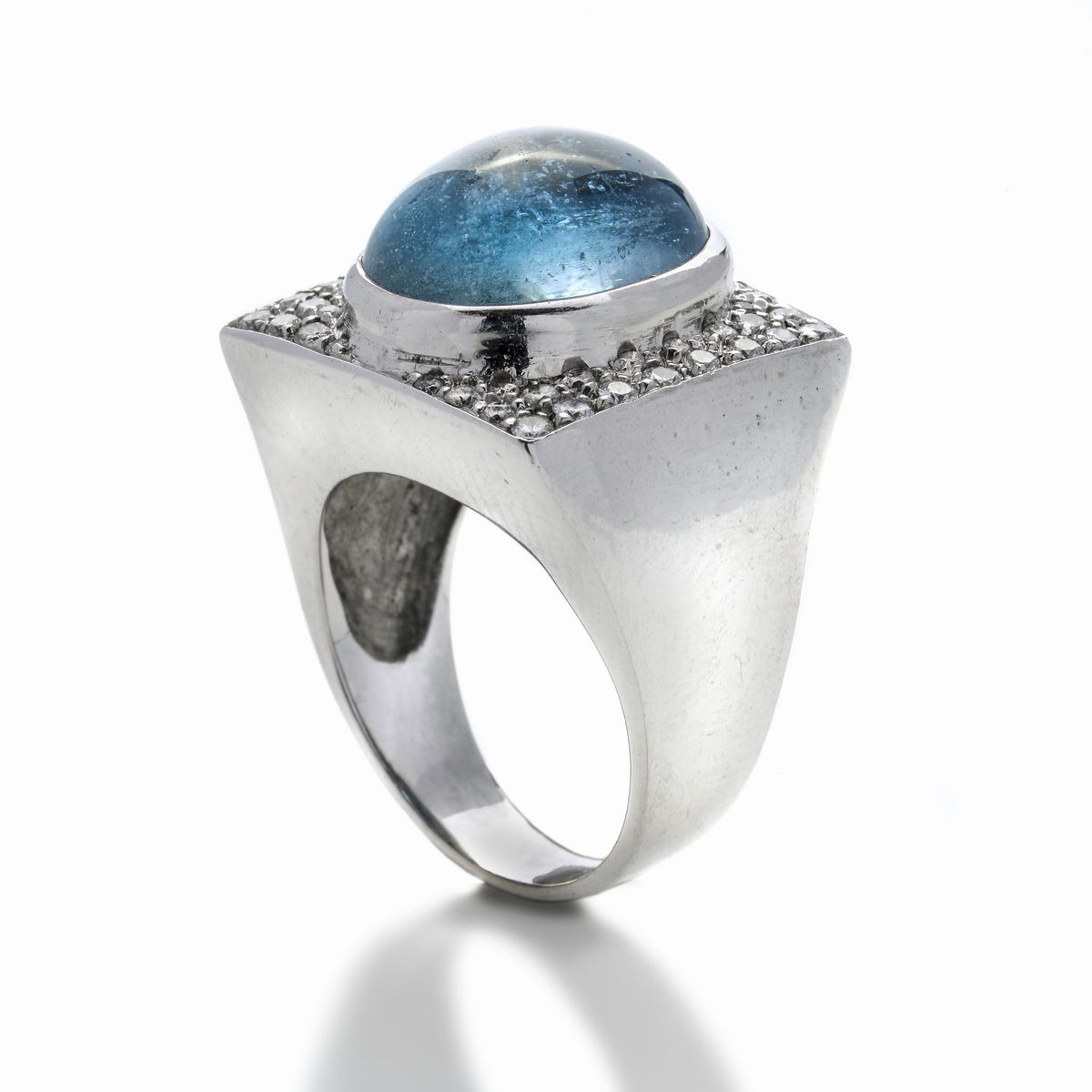 Anello a Scudo in Oro Bianco, Diamanti e Acquamarina