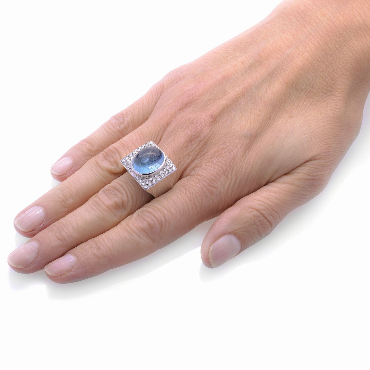 Anello a Scudo in Oro Bianco, Diamanti e Acquamarina