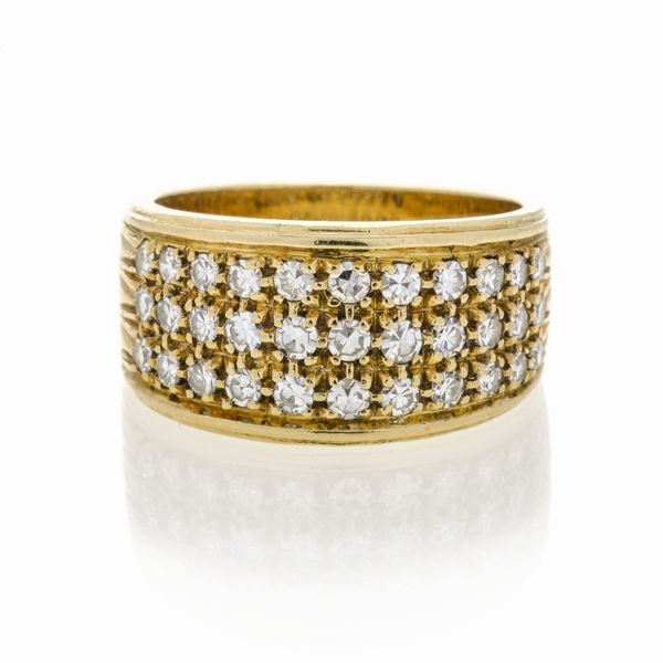 Anello a fascia in oro giallo e diamanti