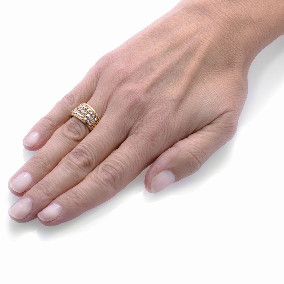 Anello a fascia in oro giallo e diamanti