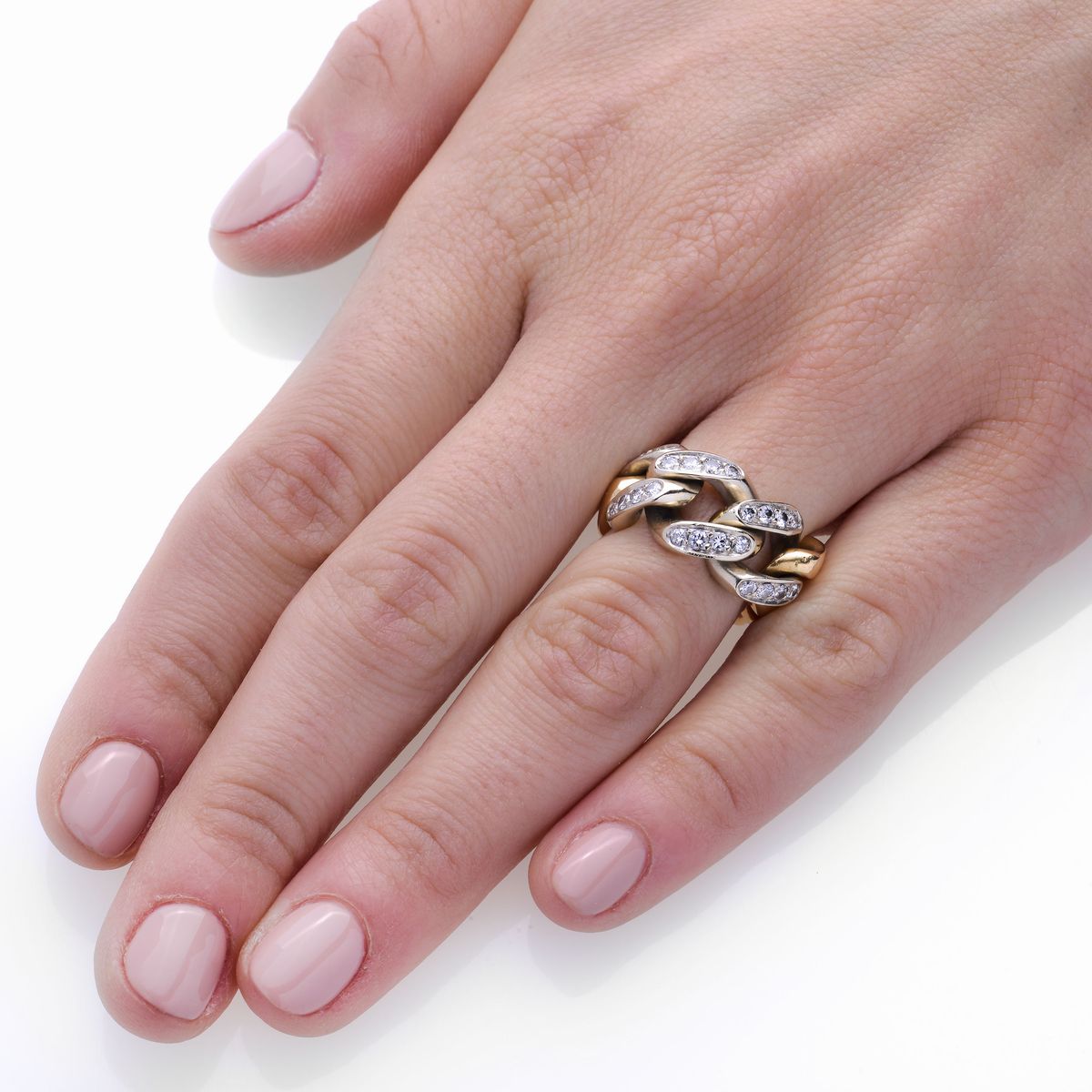 Anello in oro giallo, oro bianco e diamanti