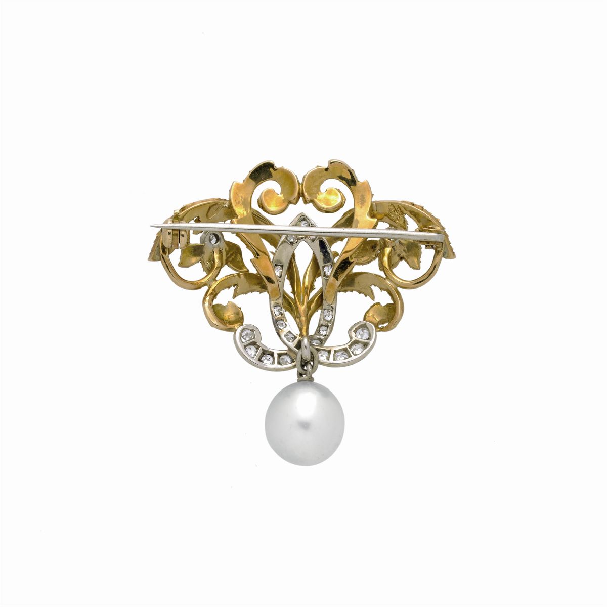 Spilla in oro giallo, oro bianco, diamanti e perla