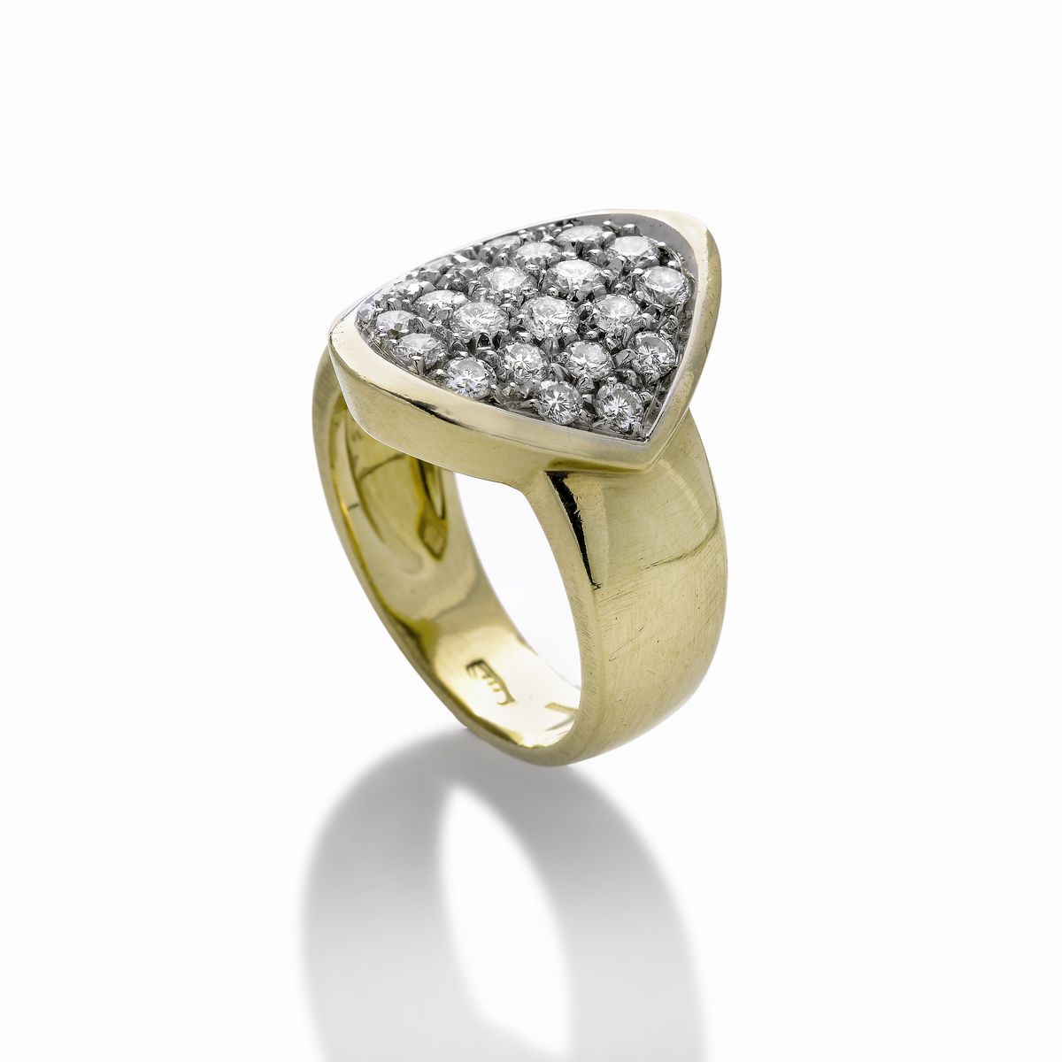 Anello in oro giallo e diamanti