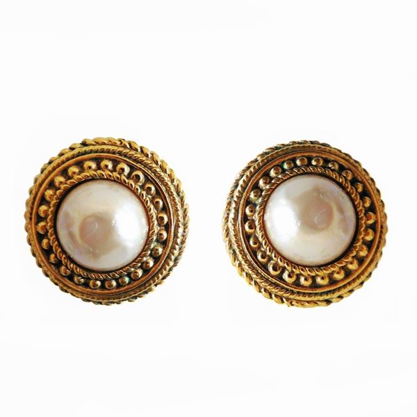 CHANEL - Pair of ear clips, Chanel