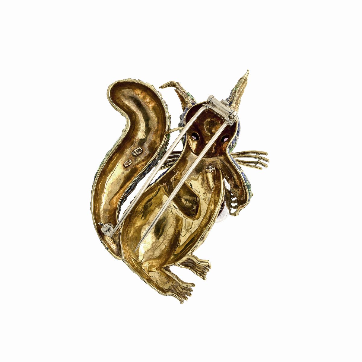 Grande spilla scoiattolo in oro giallo, smalti colorati, diamanti e rubini
