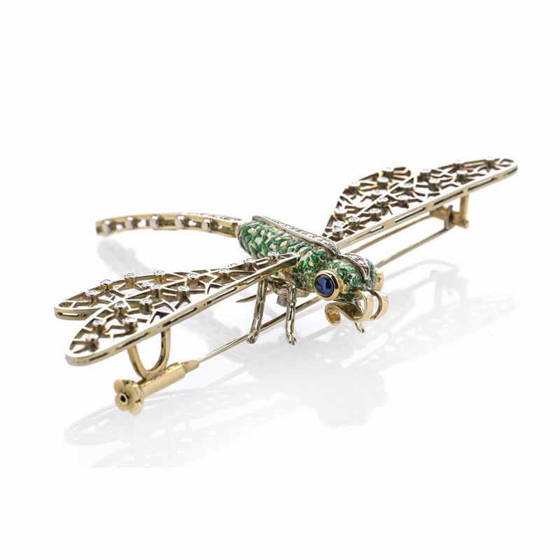 Grande spilla pendente libellula in oro giallo, diamanti, smalti colorati e peridoto verde