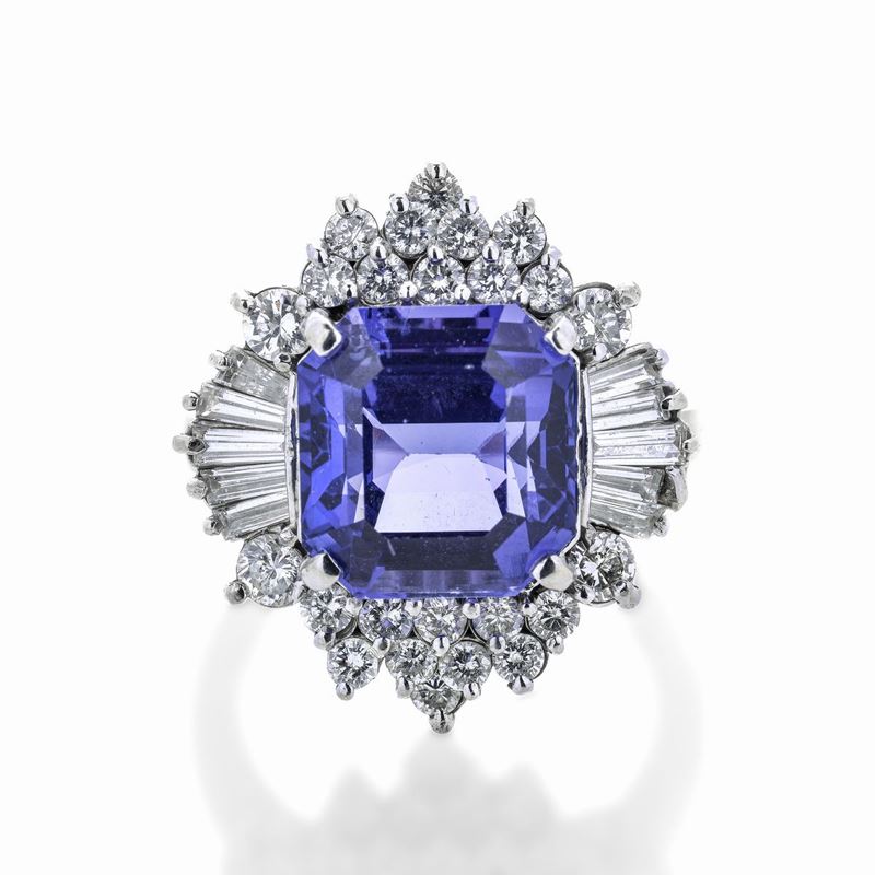 Anello in oro bianco, diamanti e Tanzanite naturale