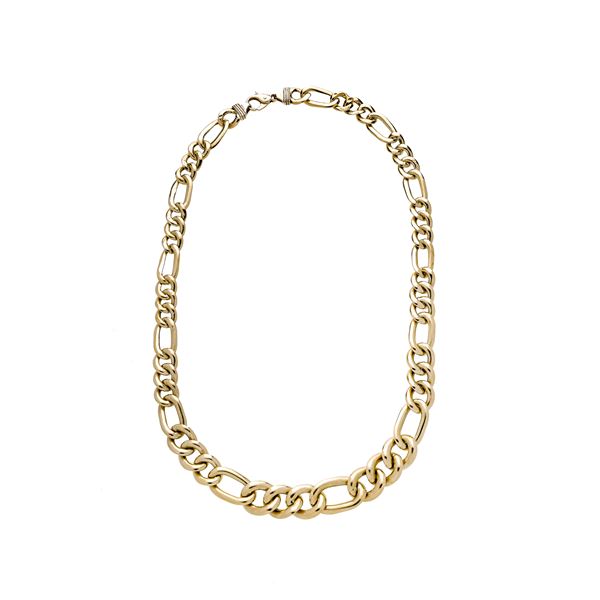 Necklace in yellow gold intertwined link