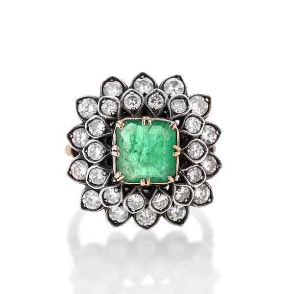 Daisy ring in yellow gold, silver, diamonds and emerald