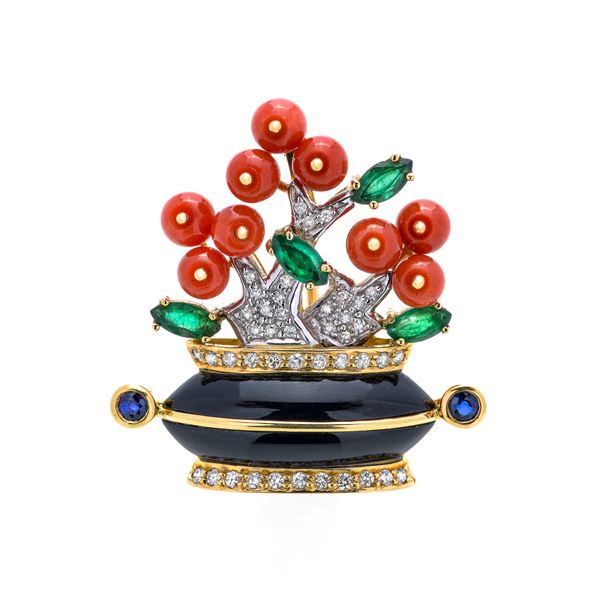 Basket brooch in yellow gold, onyx, diamonds, sapphires, emeralds and red coral