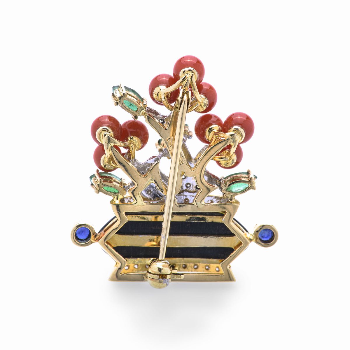 Spilla cestino in oro giallo, onice, diamanti, zaffiri, smeraldi e corallo rosso