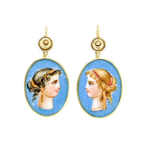 Pair of pendant earrings in yellow gold, gold with a low title and painted miniatures