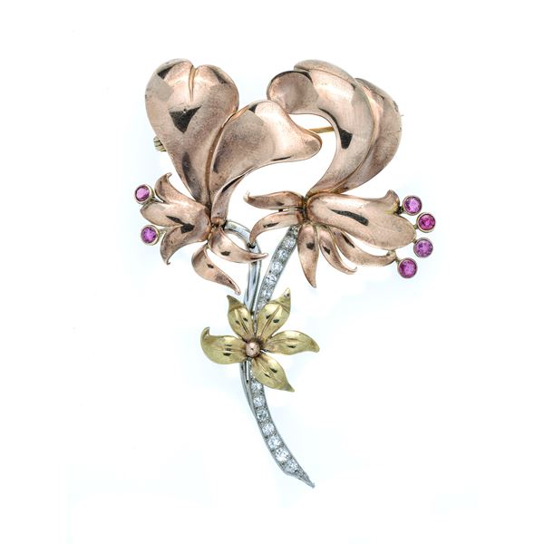 Large floral brooch in yellow gold, low title gold, platinum, diamonds and rubies