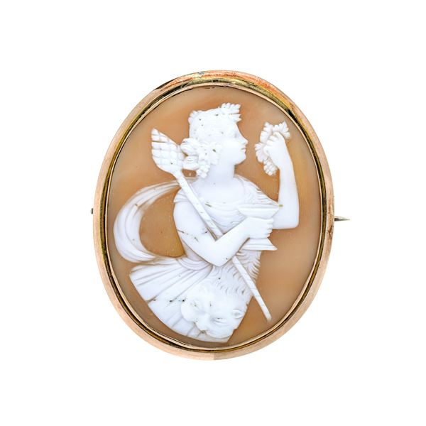 Brooch with shell cameo and low title gold