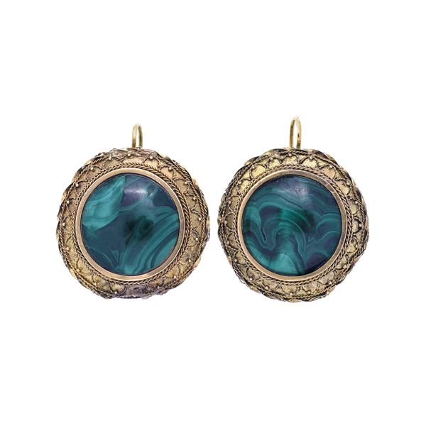 Pair of aerrings in low title gold and malachite