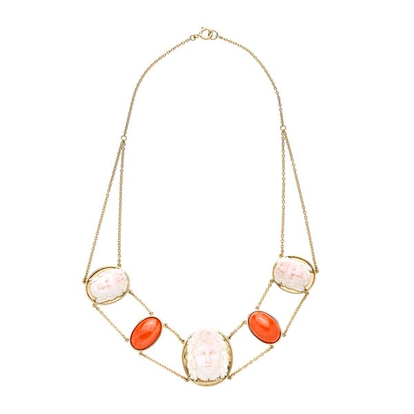 Necklace in yellow gold and red and white coral