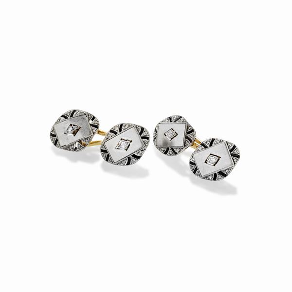 Pair of cufflinks in yellow gold, platinum, sapphires and diamonds