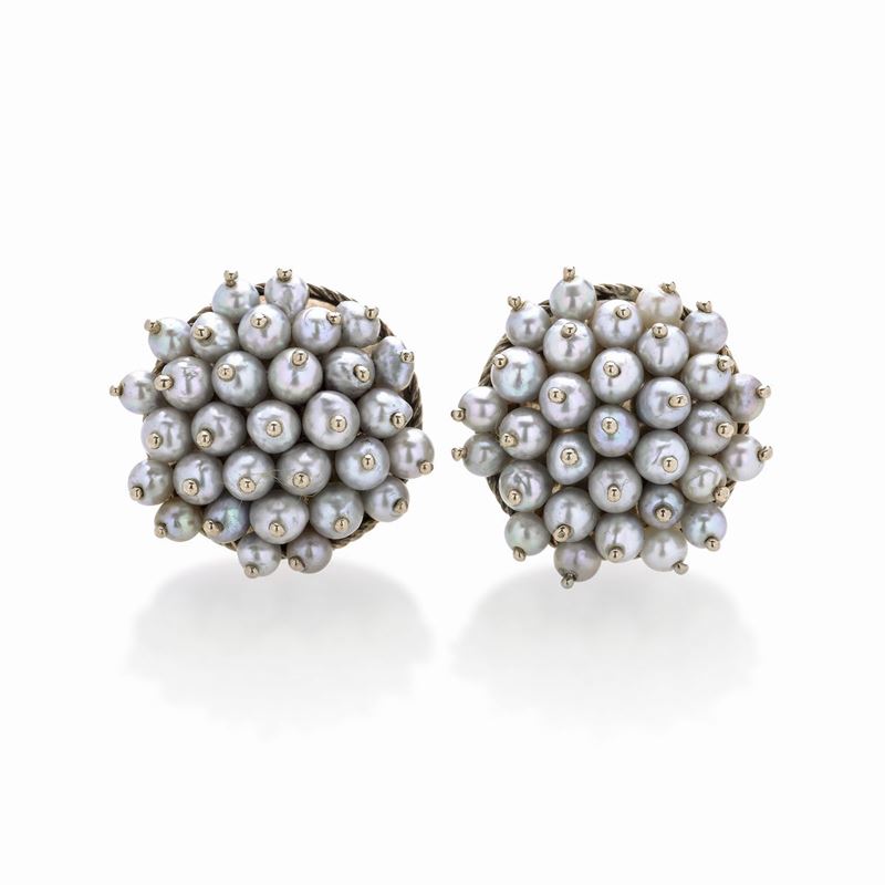 Paio di orecchini a clips in oro a basso titolo e microperle