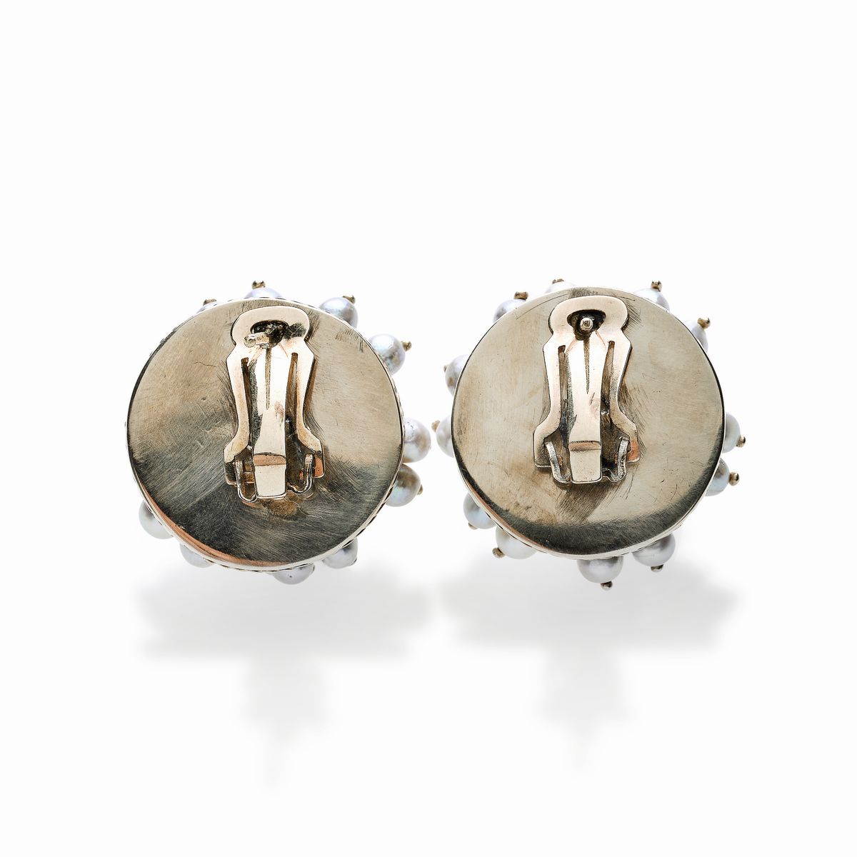 Paio di orecchini a clips in oro a basso titolo e microperle