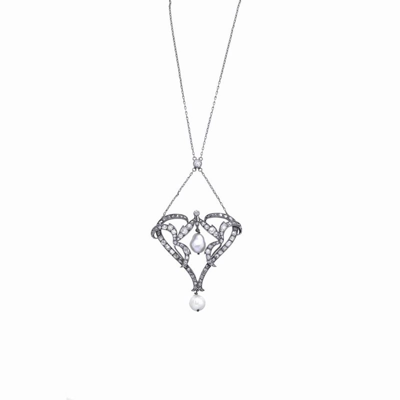 Collier in oro a basso titolo, platino, diamanti e perle coltivate