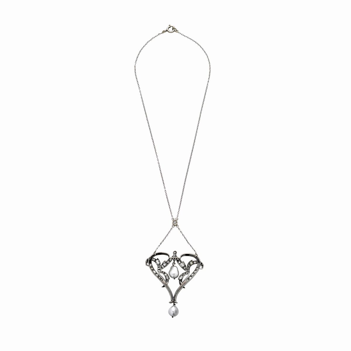 Collier in oro a basso titolo, platino, diamanti e perle coltivate