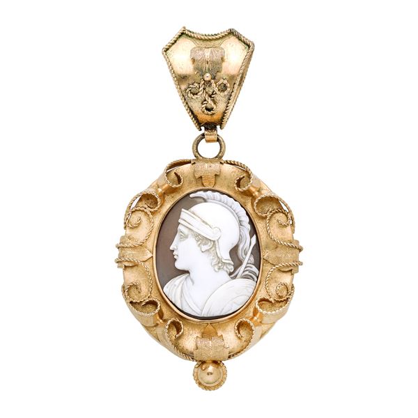 Memories pendant in yellow gold and shell cameo