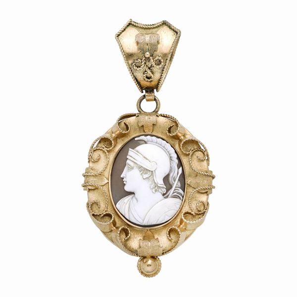 Memories pendant in yellow gold and shell cameo