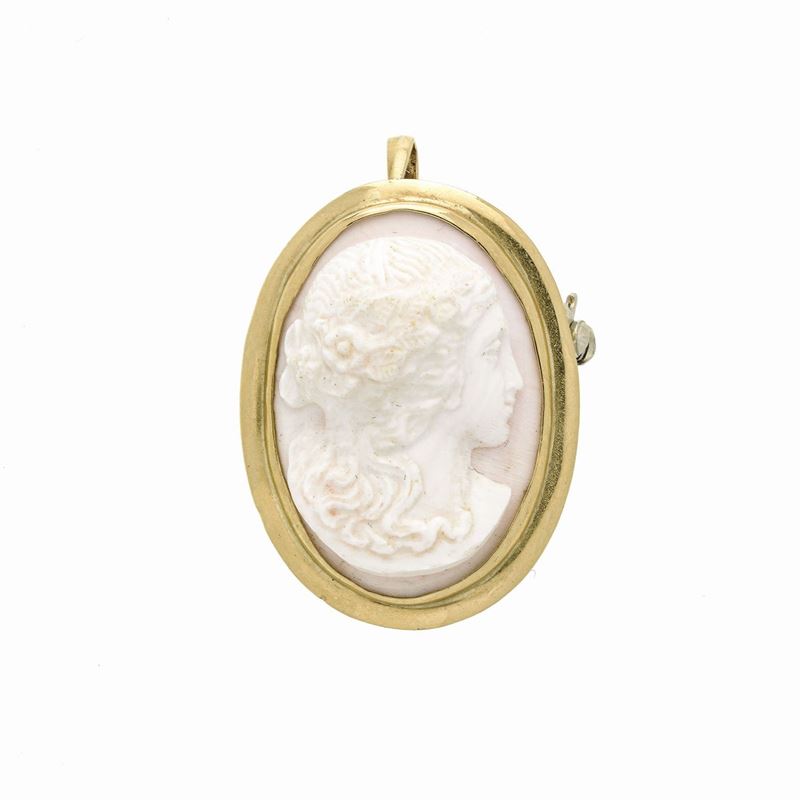 Spilla pendente in oro giallo e cammeo in conchiglia