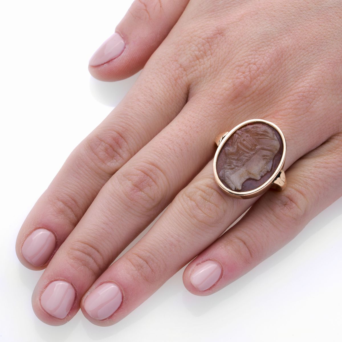 Anello in oro a basso titolo e cammeo in corniola