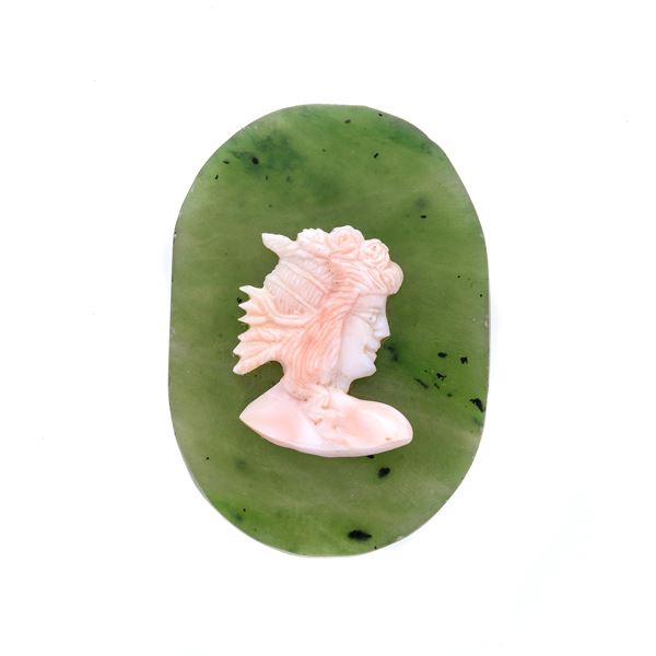 Cameo in agate and shell