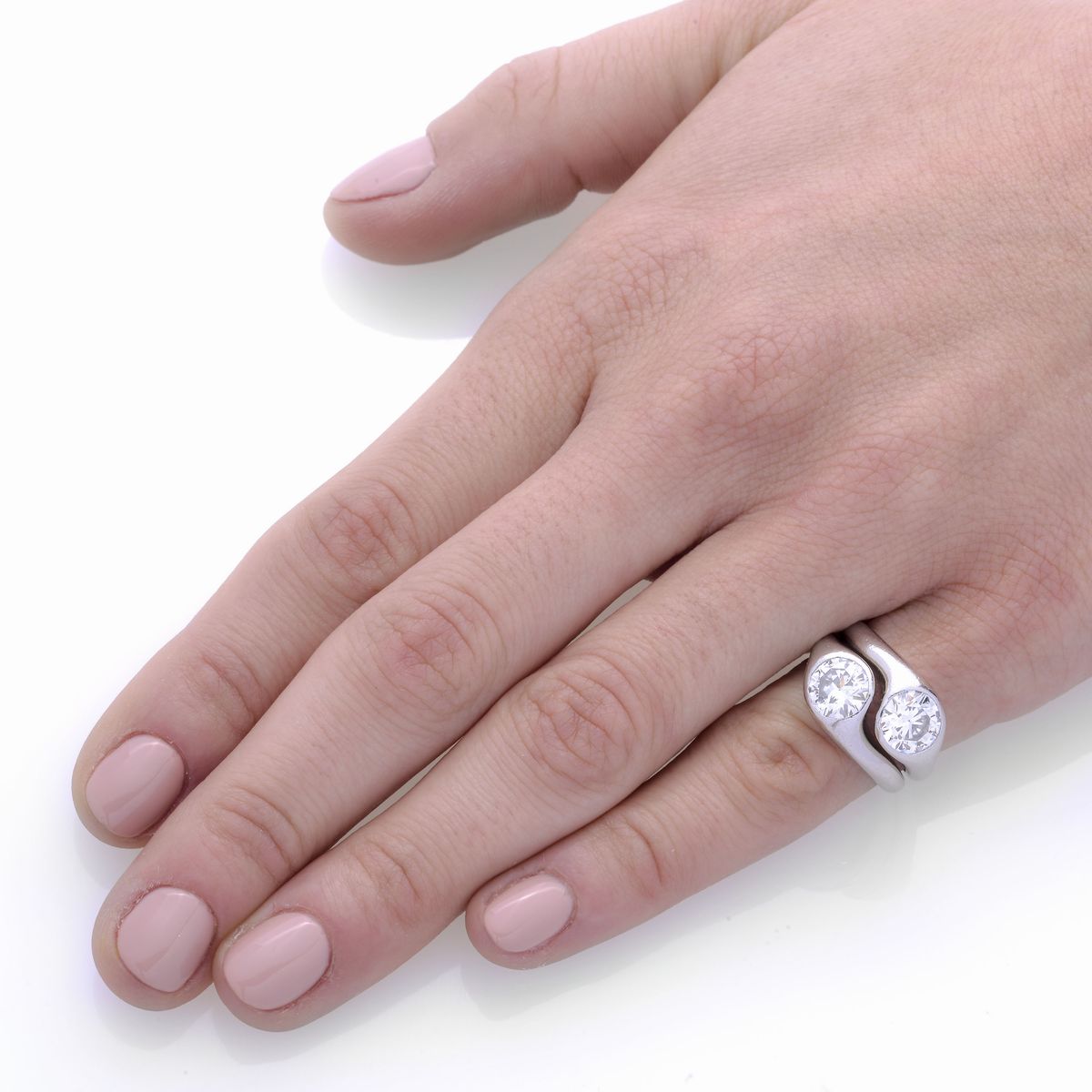 Anello contrariè in platino e diamanti
