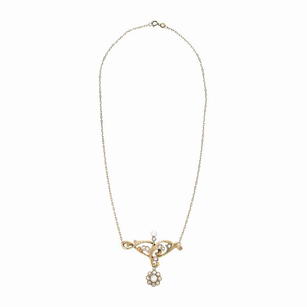 Pendant with chain in yellow gold, diamonds and pearls