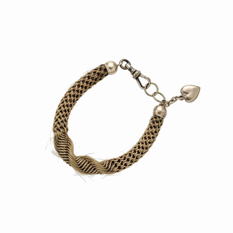 Bracciale in oro a basso titolo e capelli