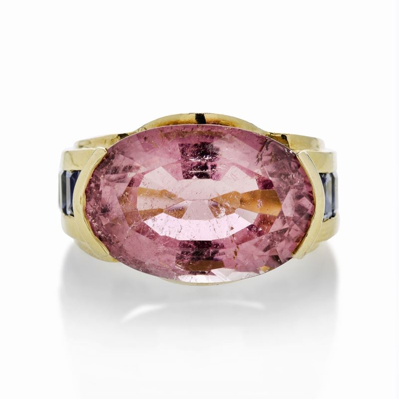 Grande Anello in Oro Giallo, Zaffiri e Tormalina Rosa