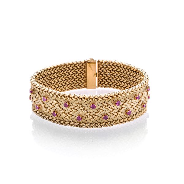 Bracelet in yellow gold and rubies