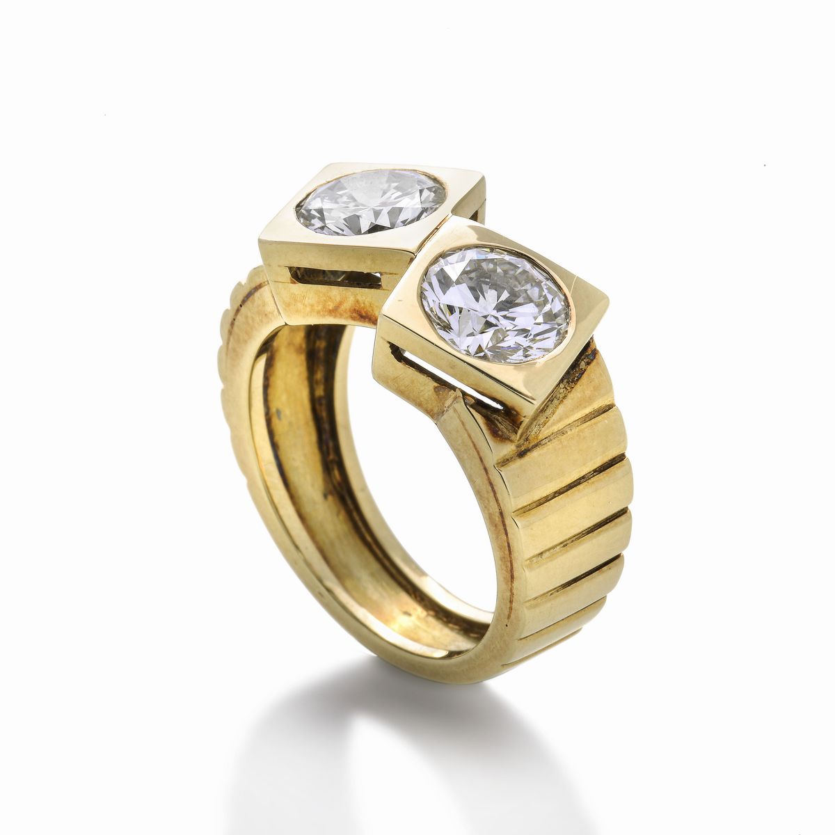 Anello contrariè in oro giallo e diamanti