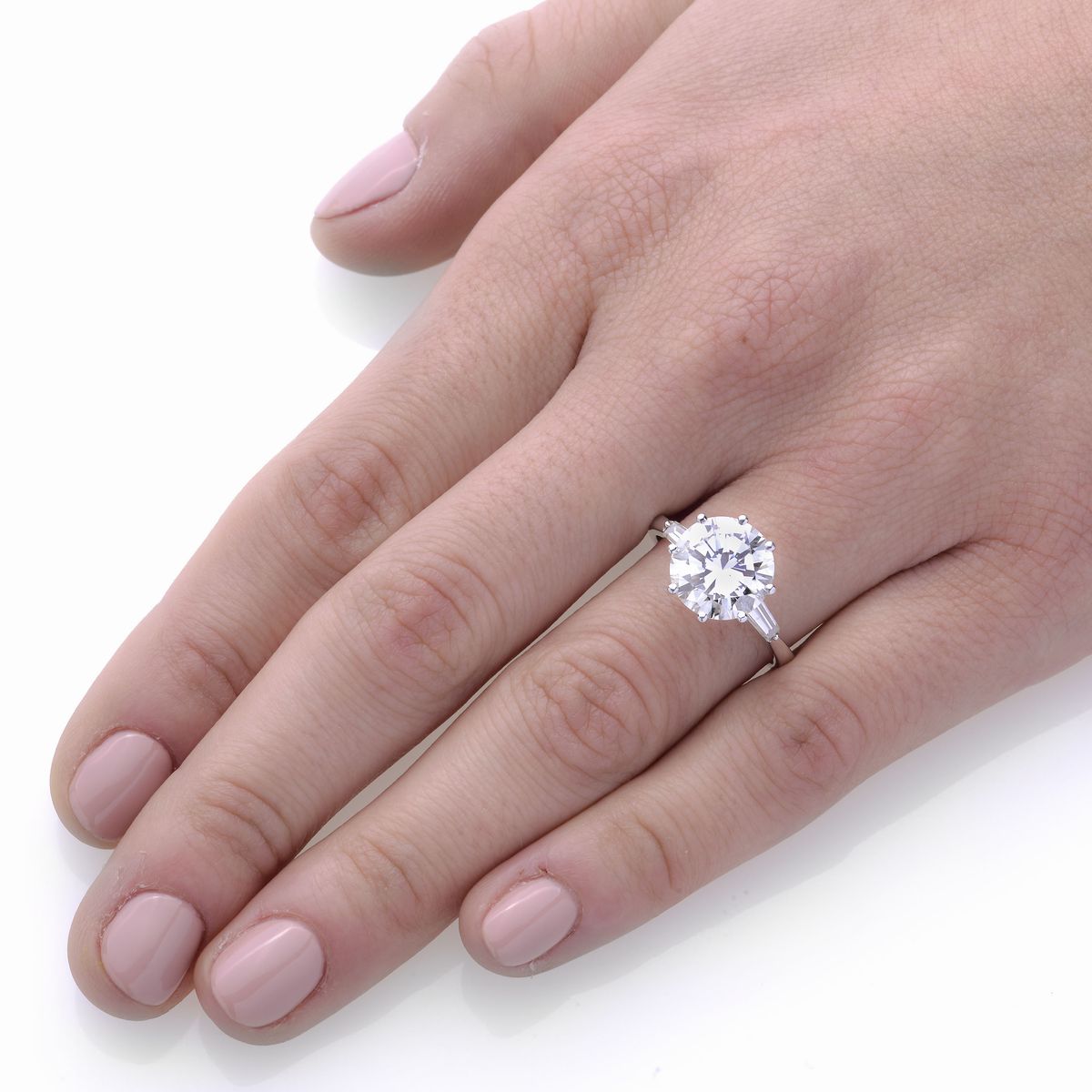 Anello solitario in oro bianco e diamanti