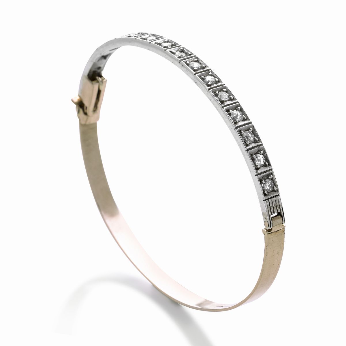 Bracciale rigido in oro a basso titolo e diamanti