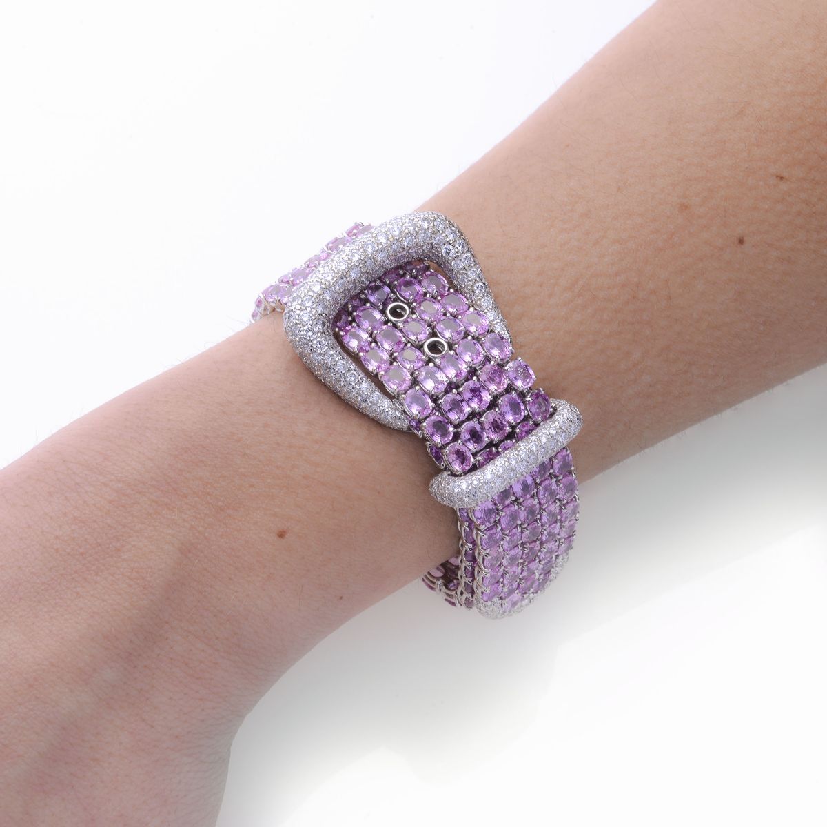 Bracciale a cintura in oro biancob 18 kt, diamanti e zaffiri rosa