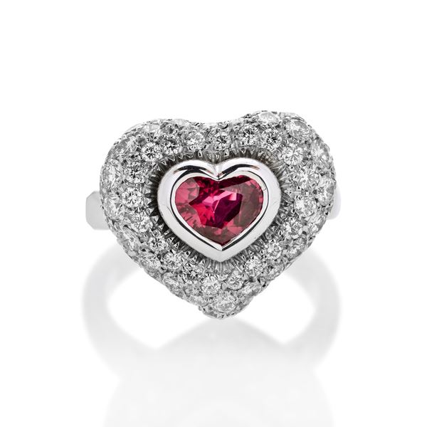 Heart ring in white gold, diamonds and ruby