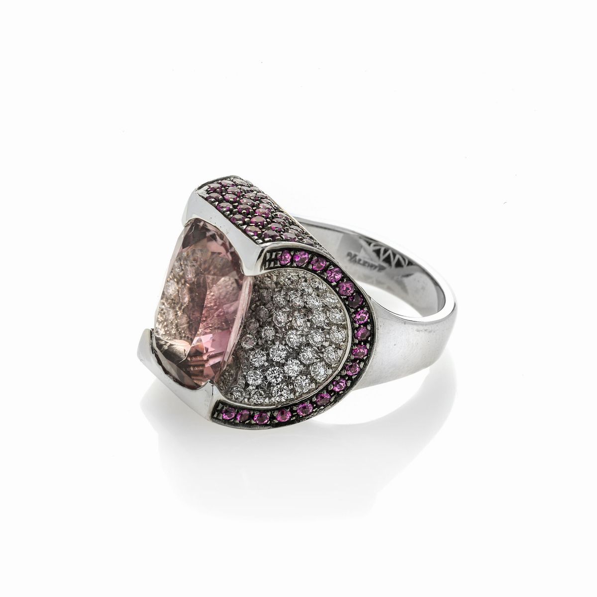 Anello in oro bianco, diamanti, tormaline rosse e tormalina rosa