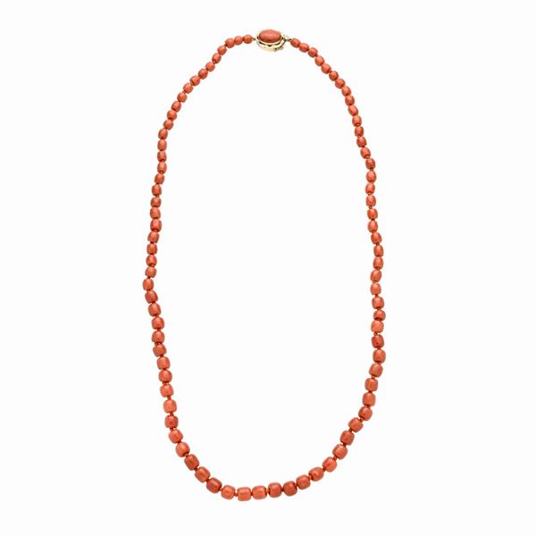 Collana in corallo rosso e oro giallo