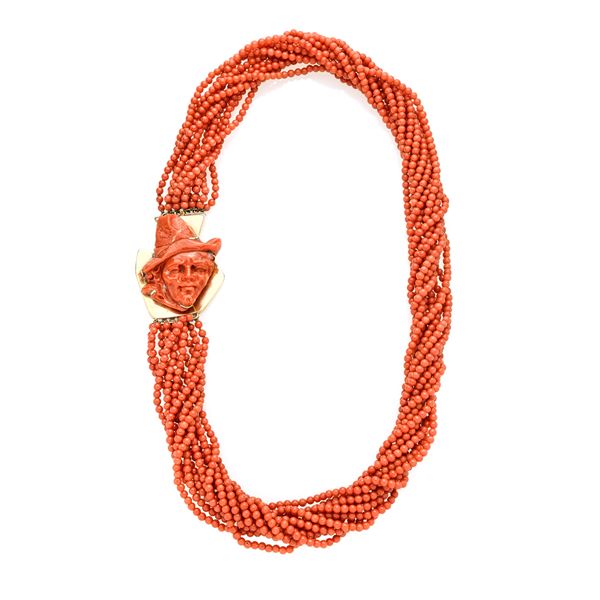 Multi-strand necklace in red coral and yellow gold